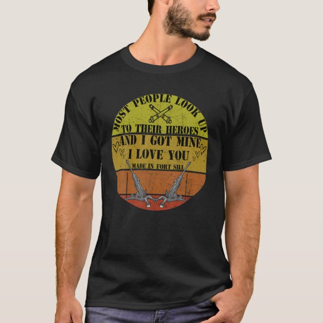 Camiseta Artilharia de campo orgulhosa Esposa Esposa Milita (Frente)