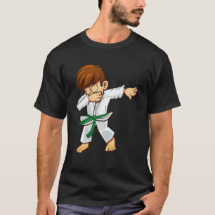 Camiseta Artistas marciais fazendo dab com faixa verde de C