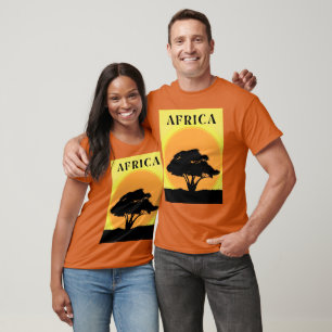 Camiseta Árvore Acacia Africana contra um pôr do sol laranj
