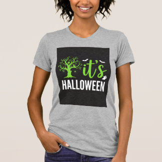 Camiseta Árvore Assustadora do Halloween com Morcegos em Ve