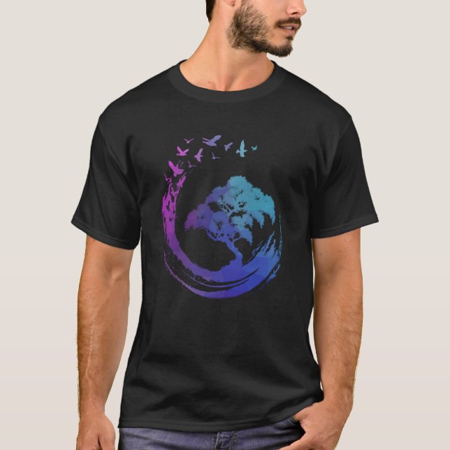 Camiseta Árvore Bonsai com Pássaros Voadores Japoneses Zen  (Frente)
