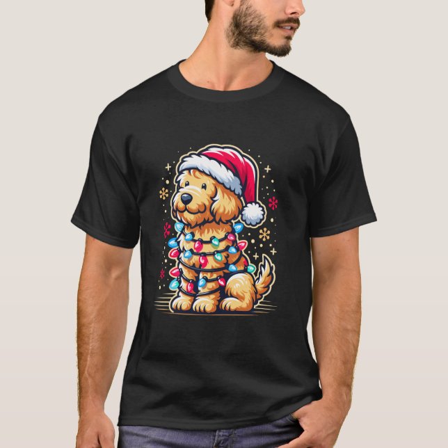 Camiseta Árvore de Natal de Goldendoodle Luzes de Natal Dou (Frente)