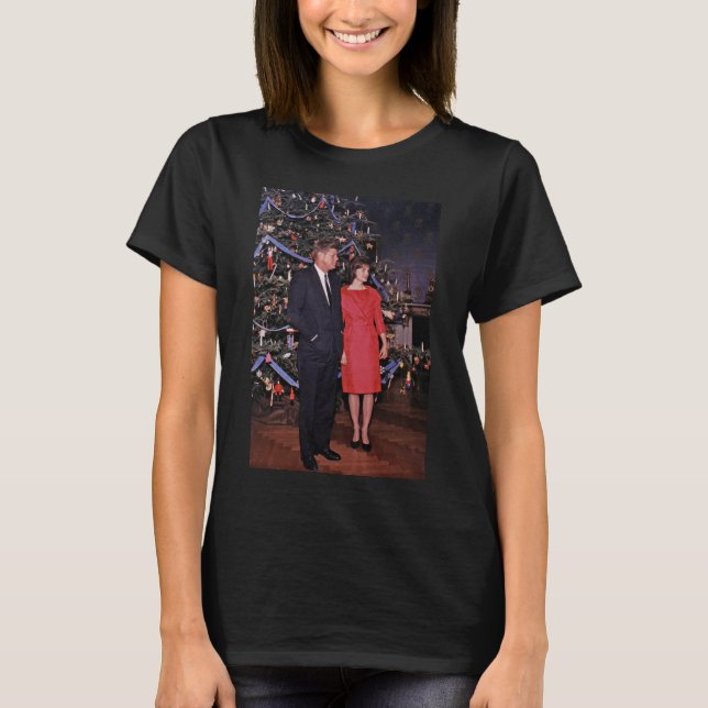 Camiseta Árvore de Natal Presidente John Kennedy & Jacqueli (Frente)