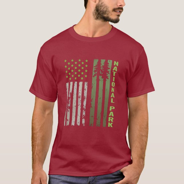 Camiseta Árvore de Pinheiros Patriótica dos EUA apoiando Pa (Frente)