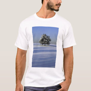 Camiseta Árvore na paisagem coberto de neve