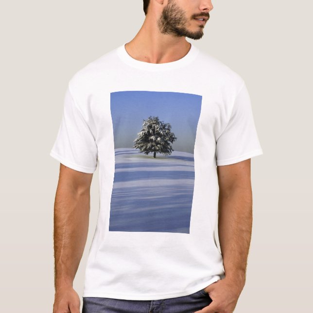Camiseta Árvore na paisagem coberto de neve (Frente)