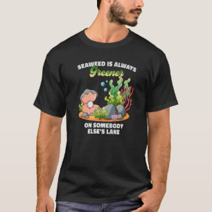Camiseta As algas são sempre mais verdes no lago de outra p