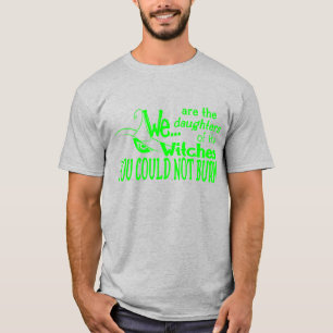 Camiseta as bruxas das filhas de halloween não podiam queim