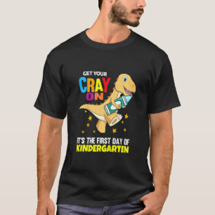 Camiseta As Crianças Comem O Cray No Rapaz Do Toddler No Pr