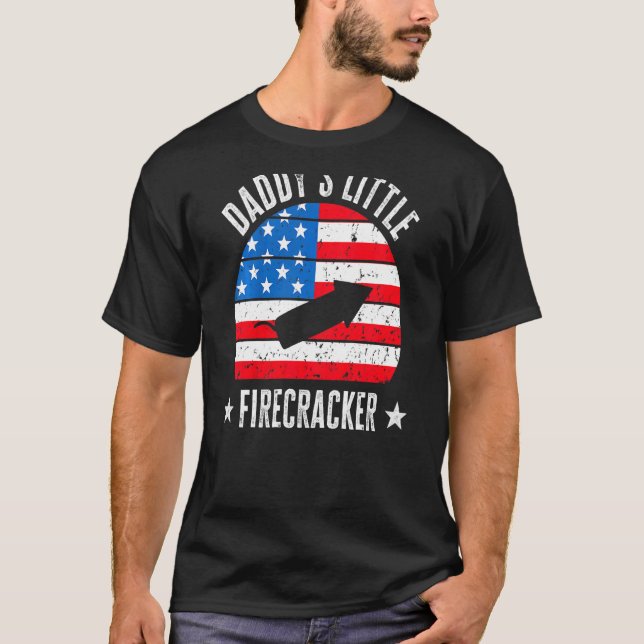 Camiseta As Crianças Morrem O Pequeno Bombeador 4 De Julho (Frente)