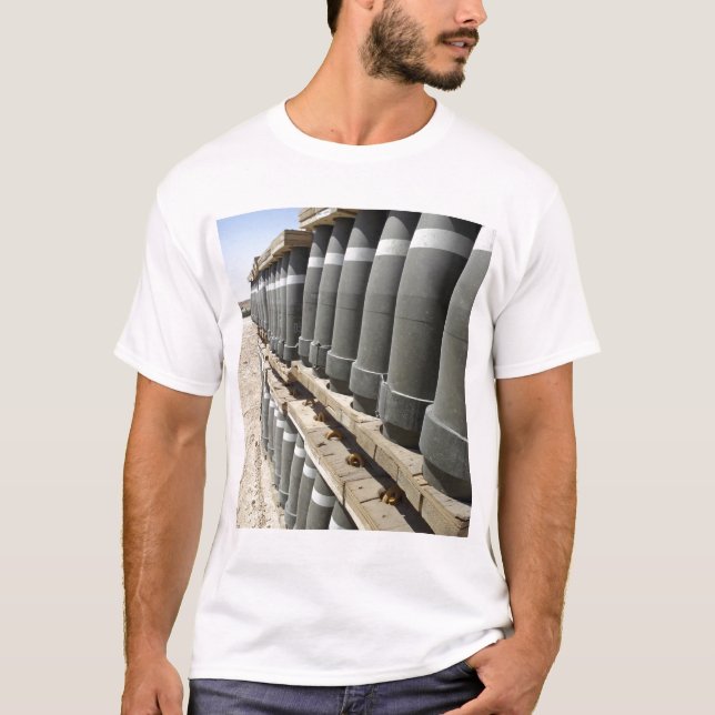 Camiseta As linhas de munições são empilhadas e preparadas (Frente)