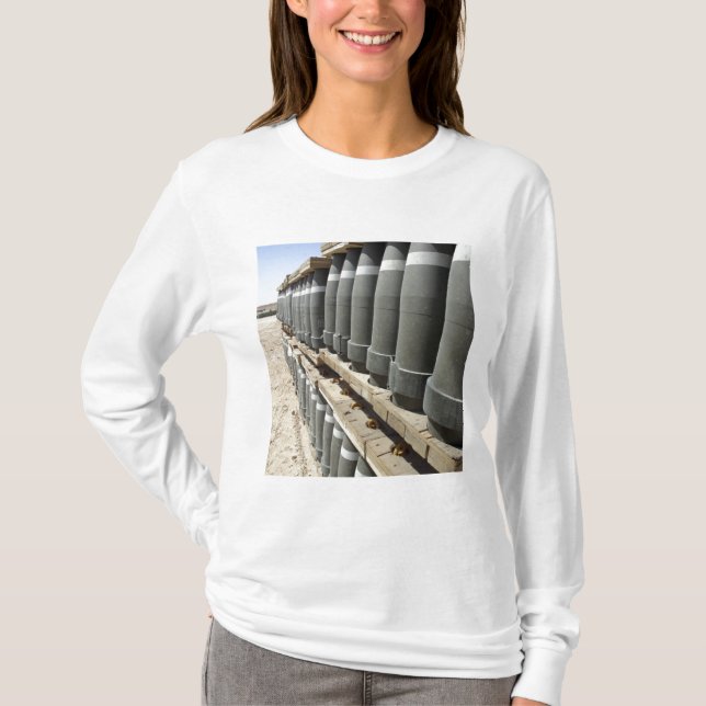 Camiseta As linhas de munições são empilhadas e preparadas (Frente)