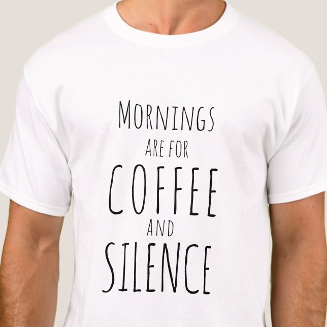 Camiseta As manhãs são para café e silêncio - engraçado sim (Criador carregado)