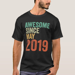 Camiseta As Meninas De Aniversário Do 4º Aniversário Se Dão