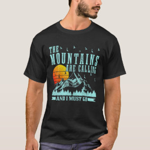 Camiseta As Montanhas Estão Ligando Para Eu Ir Caminhando A