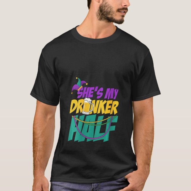 Camiseta As MULHERES Beijam A Minha Bêbada Parada Mardi Gra (Frente)