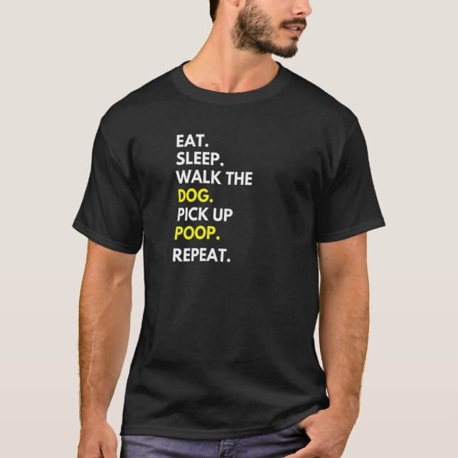 Camiseta As Mulheres Comem Dormem Passeando O Cachorro Pega (Frente)
