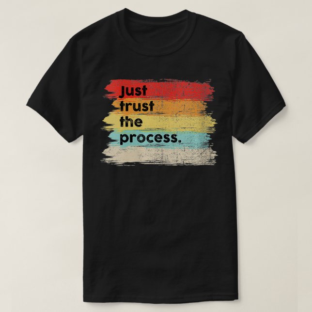 Camiseta As mulheres confiam no processo, citações positiva (Frente do Design)