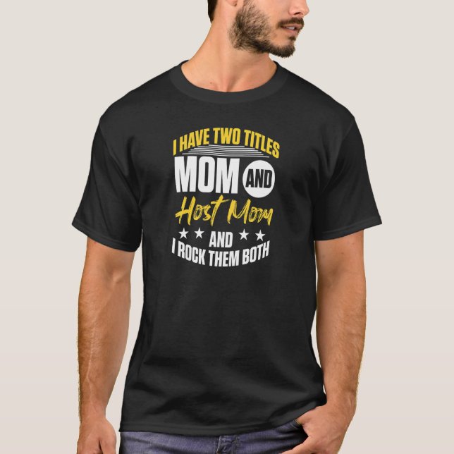 Camiseta As Mulheres Mãe E Mãe E Eu Apontamos Ambos Os Títu (Frente)