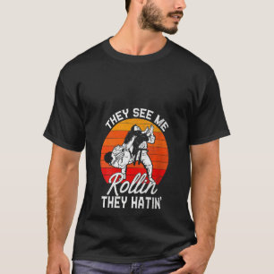 Camiseta As Mulheres Me Veem Rolando Eles Odiando O Engraça