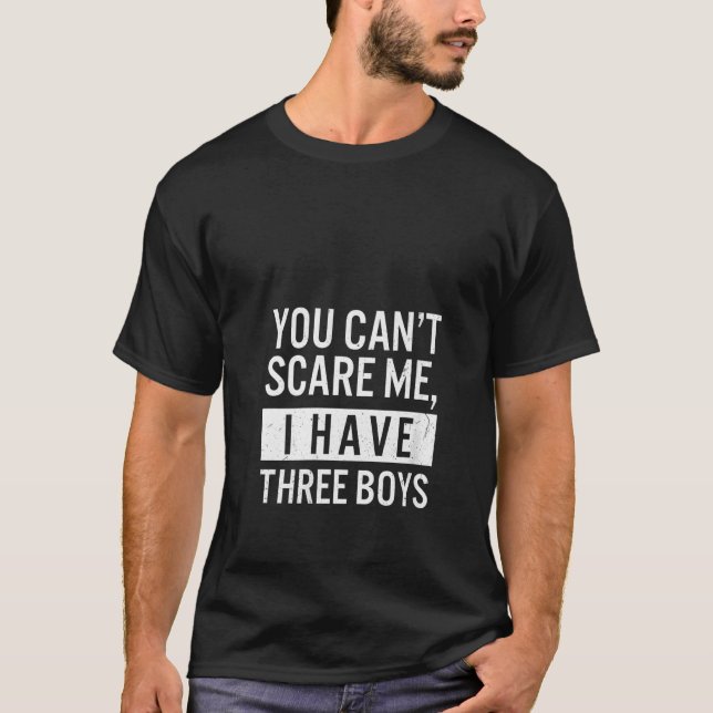 Camiseta As Mulheres Não Podem Me Assustar. Tenho Três Rapa (Frente)
