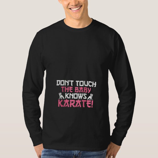 Camiseta As Mulheres Não Tocam O Bebê Sabe Karate Eu Engraç (Frente)
