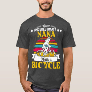 Camiseta As Mulheres Nunca Subestimam Uma Nana Com Biciclet