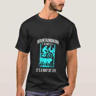 Camiseta As mulheres pedalando não é um passatempo, é uma m