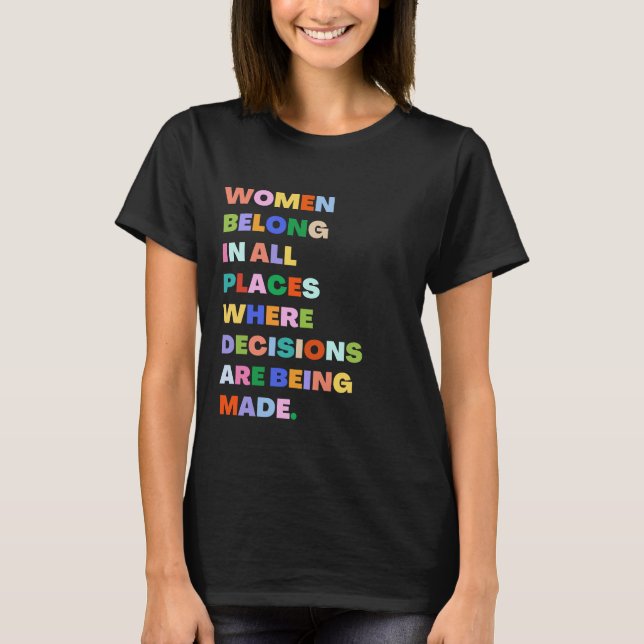 Camiseta As Mulheres Pertencem A Todos Os Lugares Onde As D (Frente)