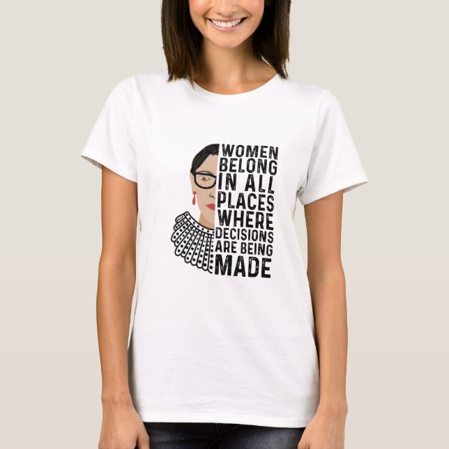 Camiseta As Mulheres Pertencem A Todos Os Lugares Onde As D (Frente)