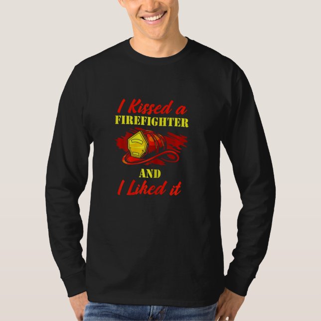 Camiseta As Mulheres Que Eu Beijei Um Bombeiro E Gostei Do  (Frente)