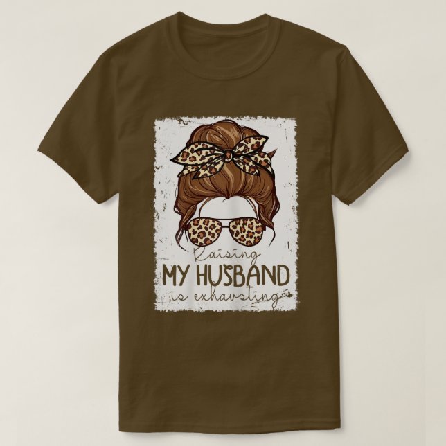 Camiseta As Mulheres Que Levantam O Meu Marido Estão Ehauça (Frente do Design)