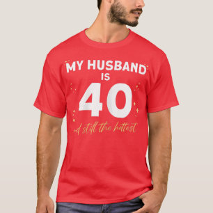 Camiseta As Mulheres Que Meu Marido Tem 40 Anos E Ainda São