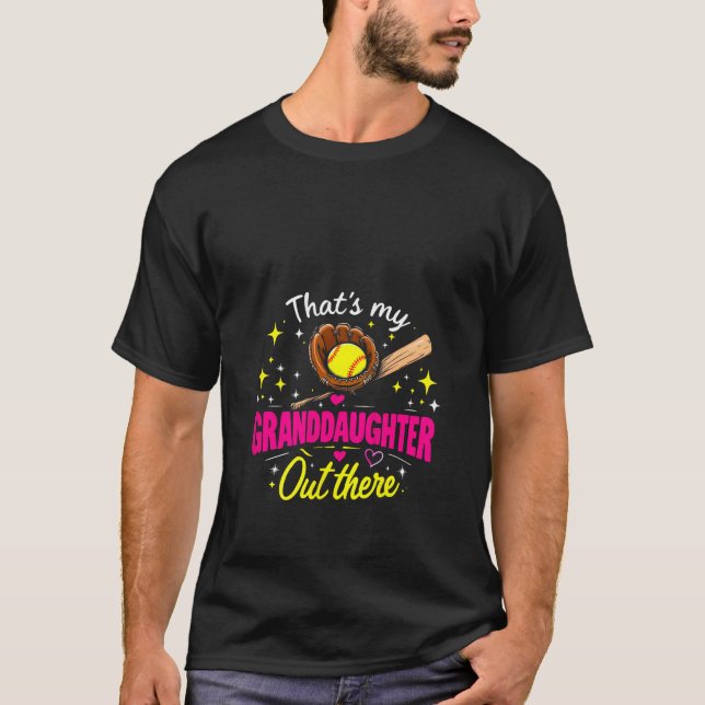 Camiseta As mulheres que são minha neta lá fora softball (Frente)