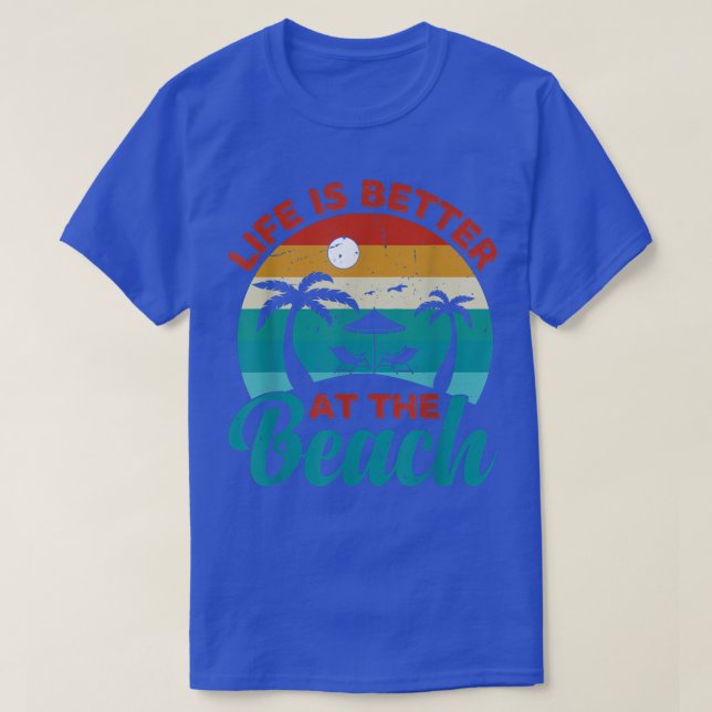 Camiseta As Mulheres Retrorizam Férias De Verão E A Vida É  (Frente do Design)