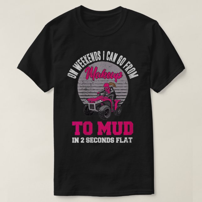 Camiseta As Mulheres Se Maqueiam Com Uma Bicicleta De Quad  (Frente do Design)