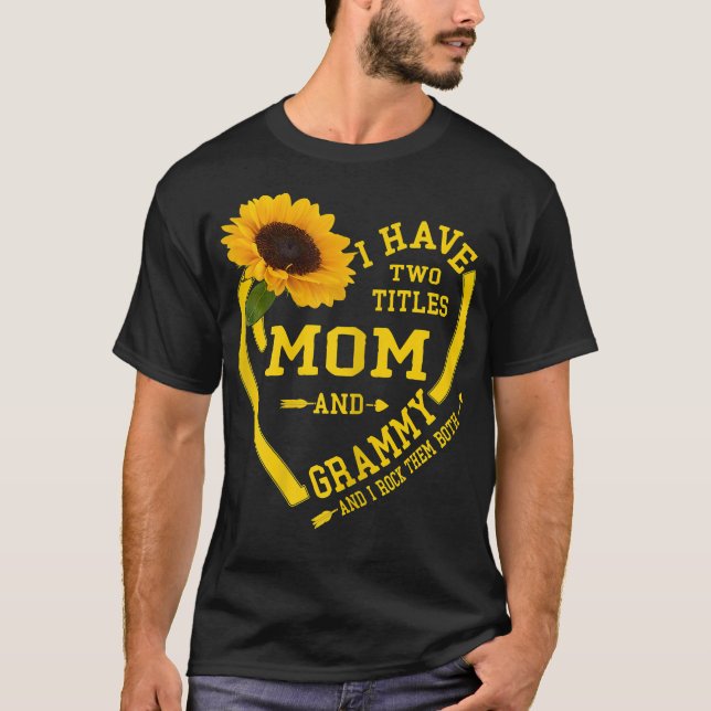 Camiseta As Mulheres Tenho Dois Títulos Mãe E Avó Mães Da (Frente)