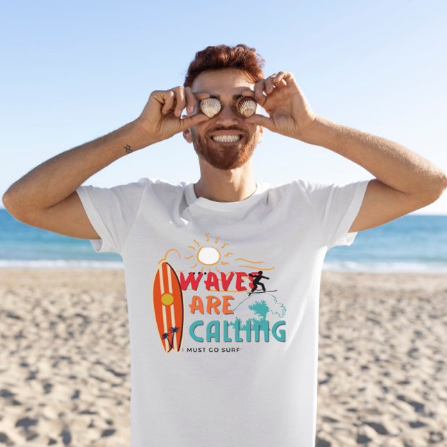 Camiseta As ondas estão ligando para eu ir ao surf T-Shirt (Criador carregado)