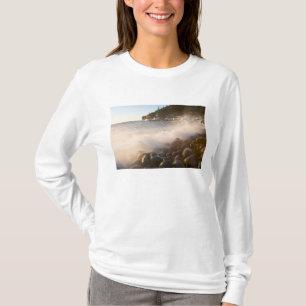 Camiseta As ondas varrem as pedras em Monument