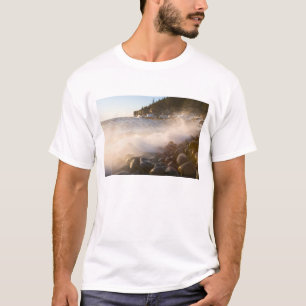 Camiseta As ondas varrem as pedras em Monument
