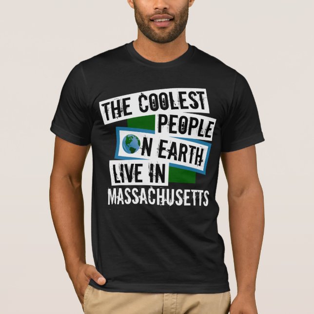 Camiseta As Pessoas mais legais da Terra moram em Massachus (Frente)