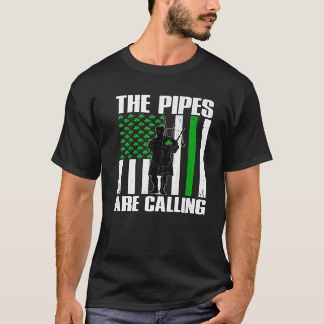 Camiseta As Pipas Estão Chamando Bagpip Irlandês De Dia de  (Frente)