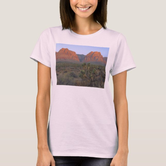 Camiseta As rochas vermelhas endireitam no nascer do sol (Frente)