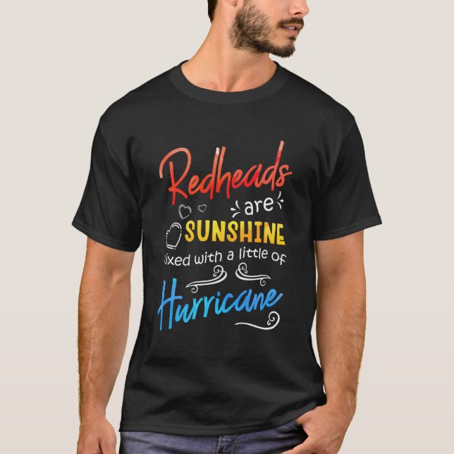 Camiseta As Ruivas Estão Misturadas Com Um Pequeno Furacão (Frente)