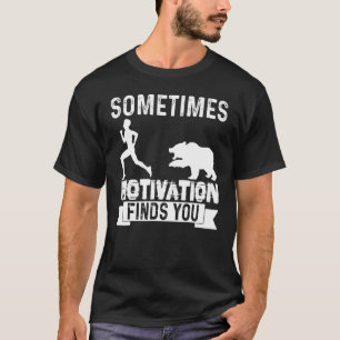 Camiseta Às vezes, a motivação encontra você acampando o De