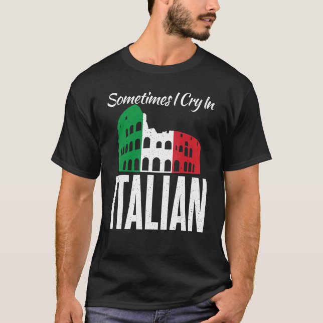 Camiseta Às Vezes Choro Em Italiano (Frente)