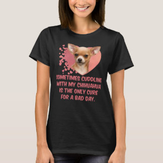 Camiseta Às Vezes, Cuddddling Com Meu Chihuahua É O Único C