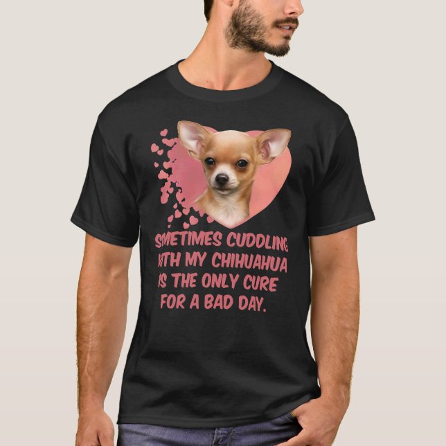 Camiseta Às Vezes, Cuddddling Com Meu Chihuahua É O Único C (Frente)