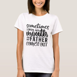 Camiseta Às Vezes Eu Abro Minha Boca E Meu Pai Sai