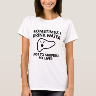 Camiseta Às Vezes Eu Bebo Água